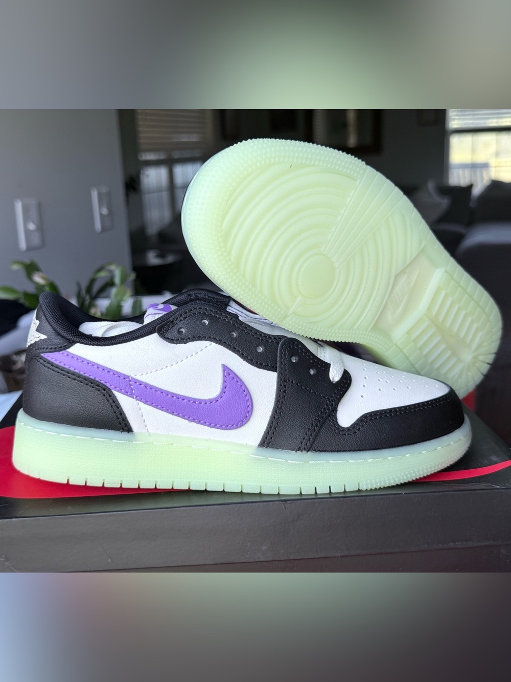 Nike Air Jordan 1 Retro Low OG 'Black Raspberry'